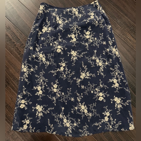 Pendleton silk floral knee length classy and elegant navy and white skirt size 8 - Picture 4 of 8